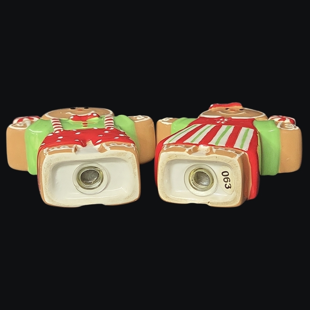 Holiday Gingerbread Man and Woman Salt And Pepper Shaker Set - Picture 5 of 10